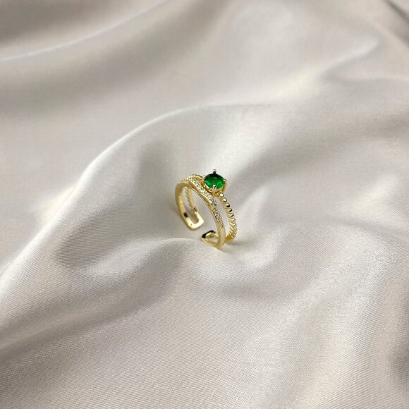 Gold and Emerald Elegance Ring - Picture 1 of 4
